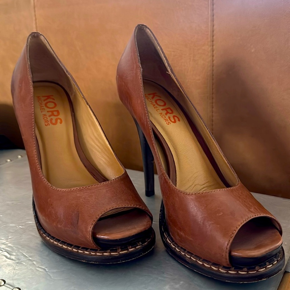 Michael Kors Leather Pumps
